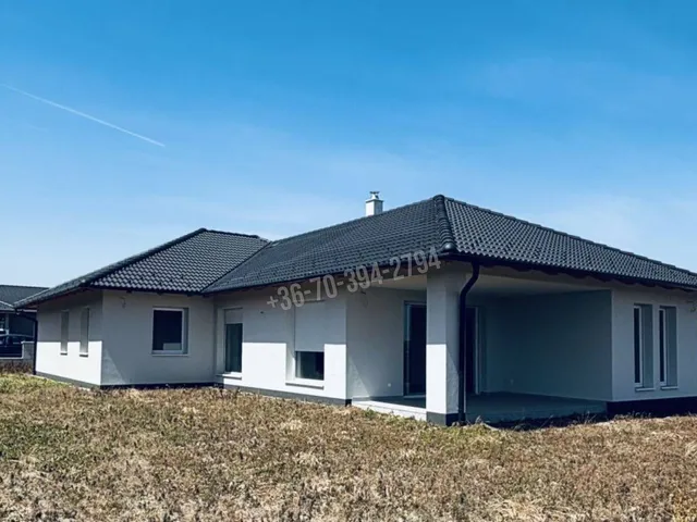 Eladó ház Környe, Bajcsy lakópark 180 nm
