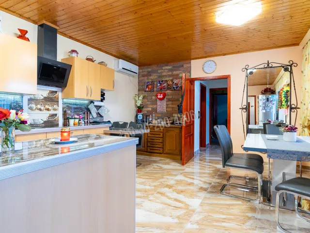 Eladó ház Károlyháza, Hársfa utca 173 nm