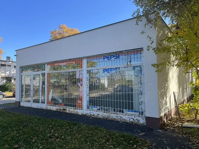 Eladó kereskedelmi és ipari ingatlan Tatabánya, Kertváros, Jászai Mari utca 209 nm