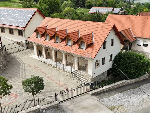 Eladó kereskedelmi és ipari ingatlan Orfű 181 nm