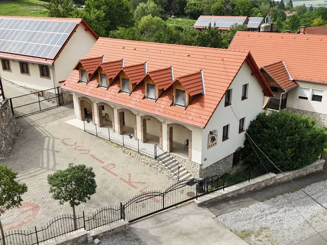 Eladó kereskedelmi és ipari ingatlan Orfű 181 nm