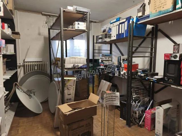 Eladó kereskedelmi és ipari ingatlan Dunaújváros, Belváros, Dózsa György út 88 nm