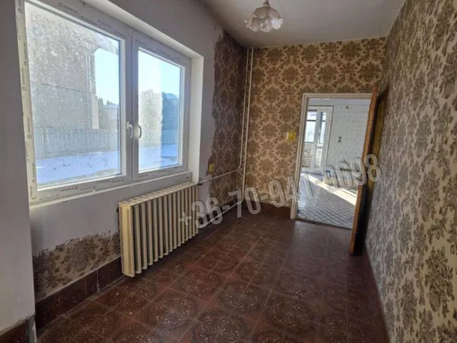 Eladó ház Dunaújváros, Újtelep 270 nm