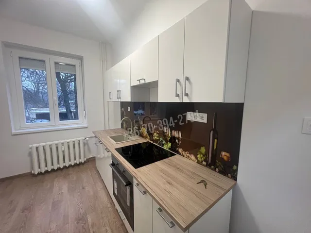 Eladó lakás Tatabánya, Ságvári-lakótelep 56 nm