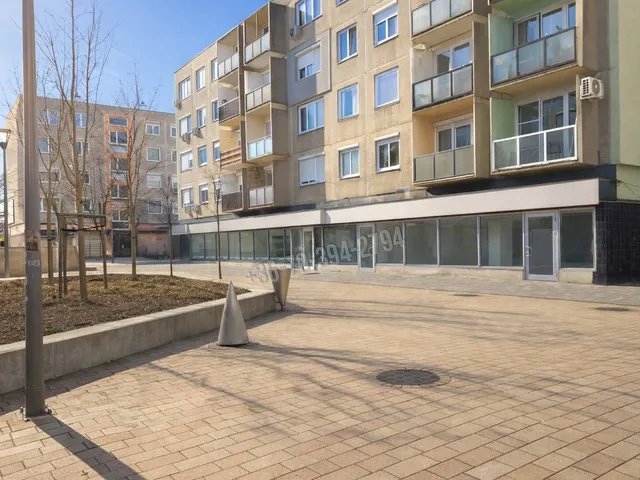 Eladó kereskedelmi és ipari ingatlan Tatabánya, Dózsakert 79 nm