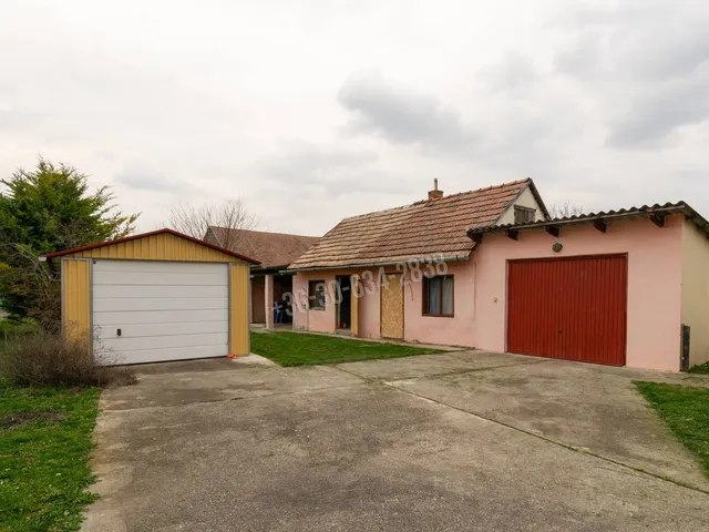 Eladó ház Máriakálnok 160 nm
