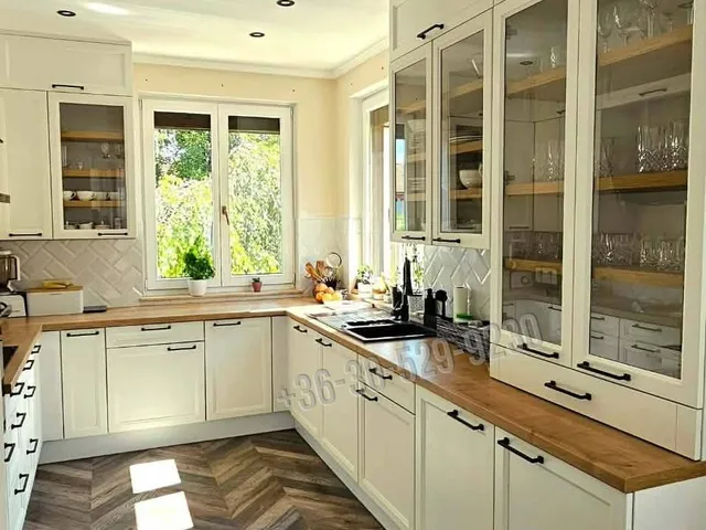 Eladó ház Mosonmagyaróvár, Duna lakópark 206 nm