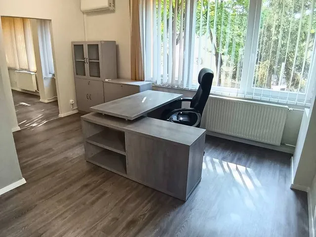 Kiadó kereskedelmi és ipari ingatlan Győr, Nádorváros 45 nm