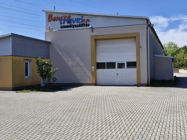 Eladó kereskedelmi és ipari ingatlan Tatabánya, Panoráma lakópark 426 nm