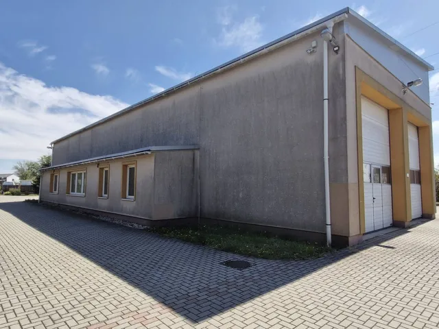 Eladó kereskedelmi és ipari ingatlan Tatabánya, Panoráma lakópark 426 nm