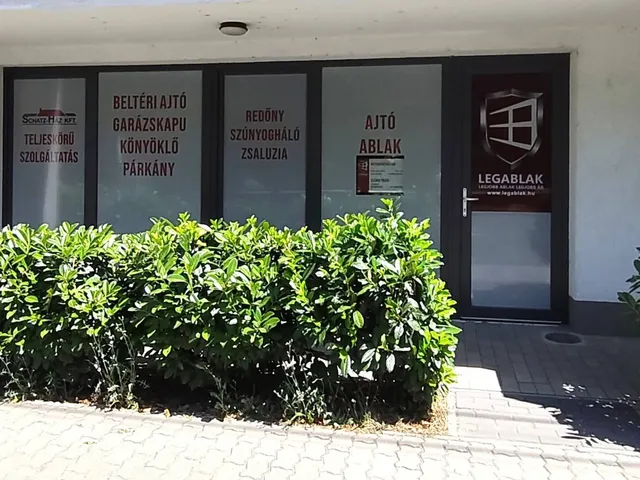 Eladó kereskedelmi és ipari ingatlan Komárom 41 nm