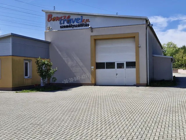 Eladó kereskedelmi és ipari ingatlan Tatabánya, Panoráma lakópark 426 nm