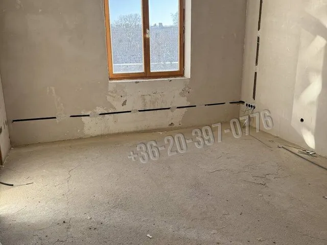 Kiadó kereskedelmi és ipari ingatlan Győr, Sziget, Simon János püspök tere 386 nm