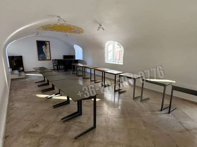 Kiadó kereskedelmi és ipari ingatlan Győr, Sziget, Simon János püspök tere 193 nm