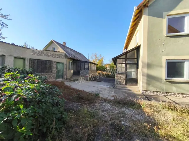 Eladó ház Dunaújváros, Újtelep, Kölcsey Ferenc utca 270 nm