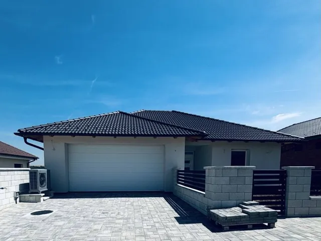 Eladó ház Környe, Bajcsy lakópark 180 nm