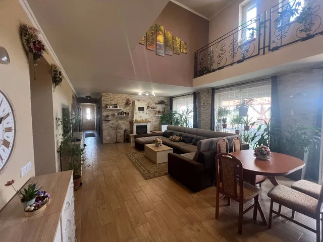 Eladó ház Oroszlány, Borbálatelep 270 nm