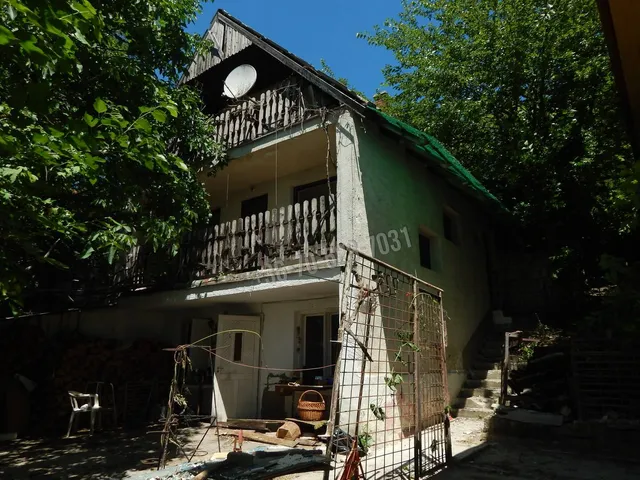 Eladó nyaraló Tatabánya, Turuloldal 130 nm