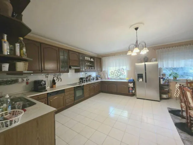 Eladó ház Nagyvenyim 176 nm
