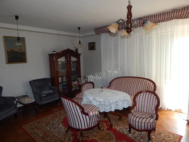 Eladó ház Lábatlan, Zalka Máté lakótelep 94 nm