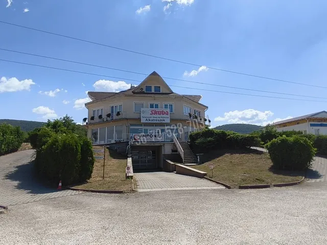 Eladó kereskedelmi és ipari ingatlan Vértesszőlős, Határ út 1700 nm