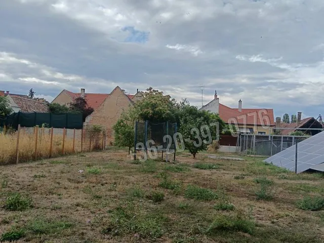 Eladó telek Győr, Újváros 700 nm