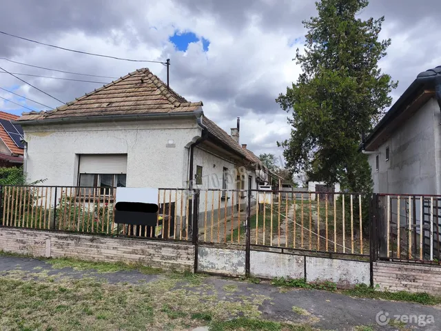 Eladó ház Naszály 78 nm