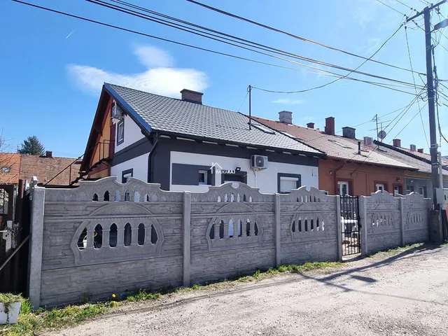Eladó lakás Mosonmagyaróvár, Mofém-telep 75 nm