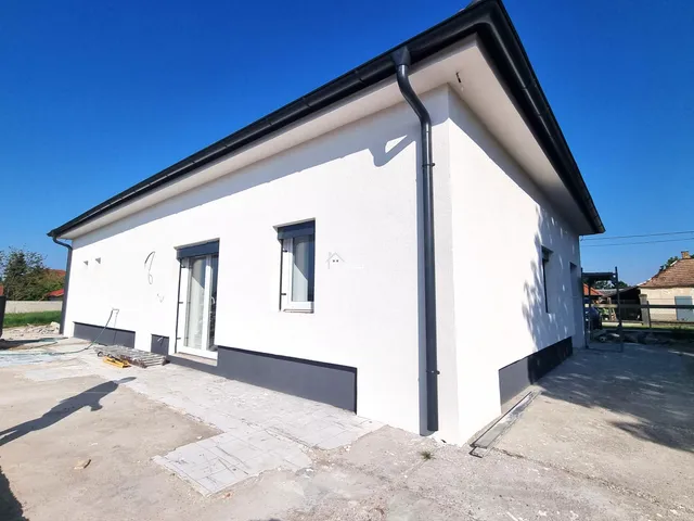 Eladó ház Bezenye 189 nm