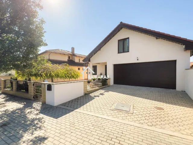 Eladó ház Mosonmagyaróvár, Duna lakópark 206 nm