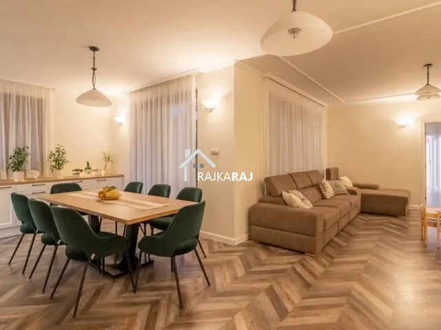 Eladó ház Mosonmagyaróvár, Duna lakópark 206 nm