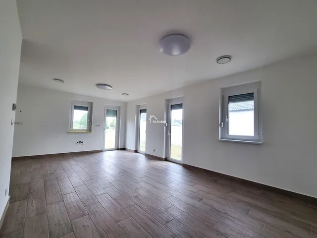 Eladó ház Lipót 98 nm