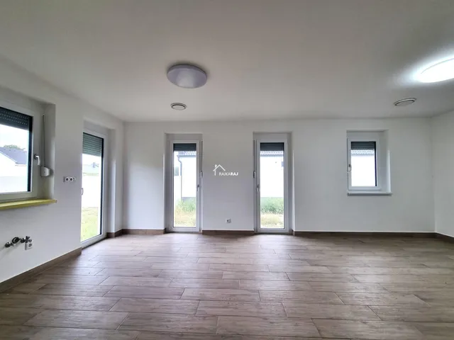 Eladó ház Lipót 98 nm