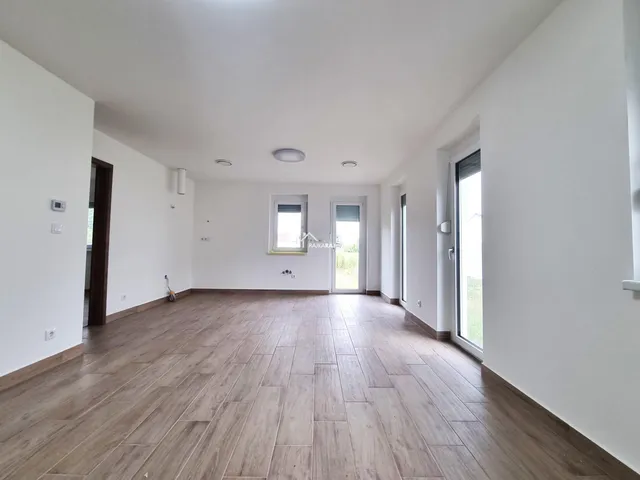 Eladó ház Lipót 98 nm