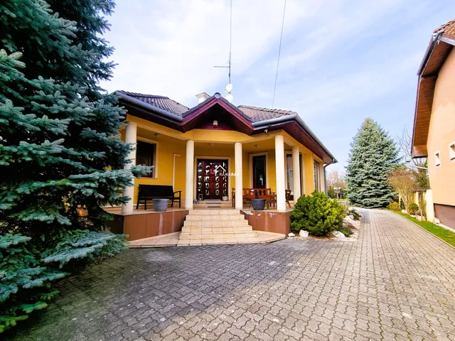 Eladó ház Feketeerdő 125 nm