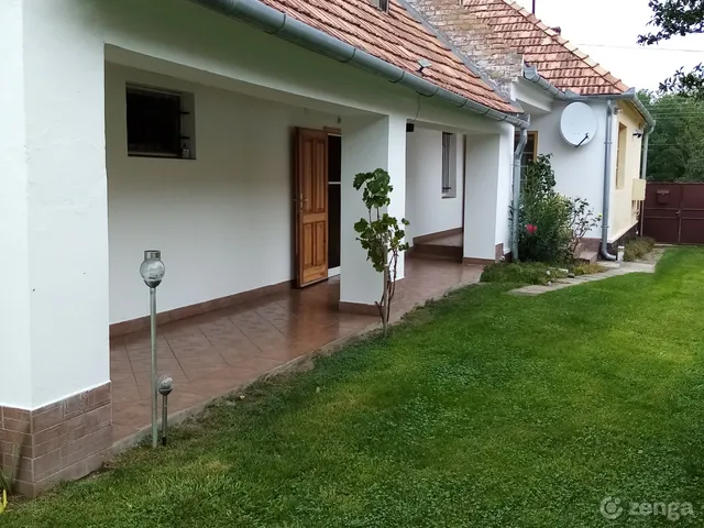 Eladó ház Bakonyság, 83119 104 nm