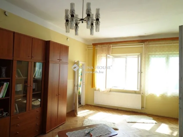 Eladó ház Vác 187 nm