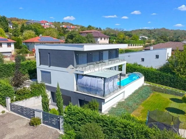 Eladó ház Vác 343 nm