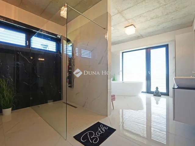 Eladó ház Vác 343 nm