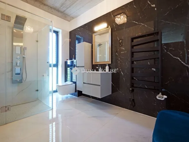 Eladó ház Vác 343 nm