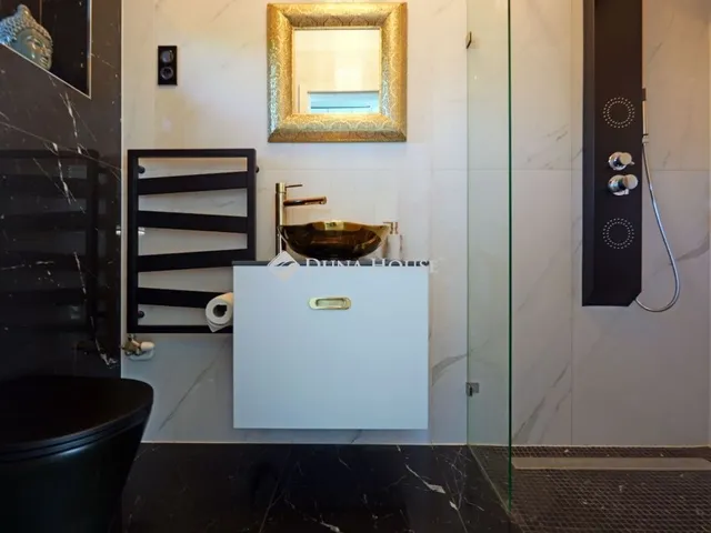 Eladó ház Vác 343 nm