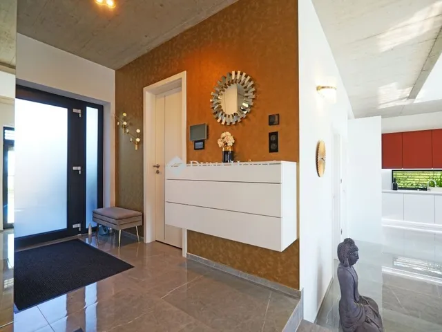 Eladó ház Vác 343 nm