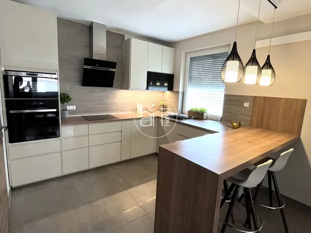 Eladó lakás Szeged, Petőfitelep 108 nm