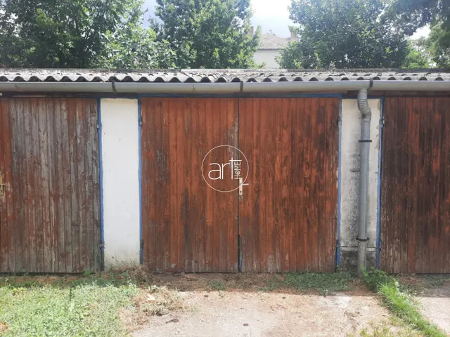 Kiadó garázs Szeged, Belváros 15 nm