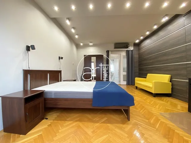 Kiadó lakás Szeged, Belváros, Dugonics tér 95 nm