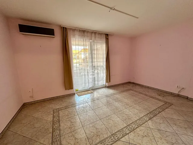 Kiadó lakás Szeged, Belváros, Szent István tér 54 nm