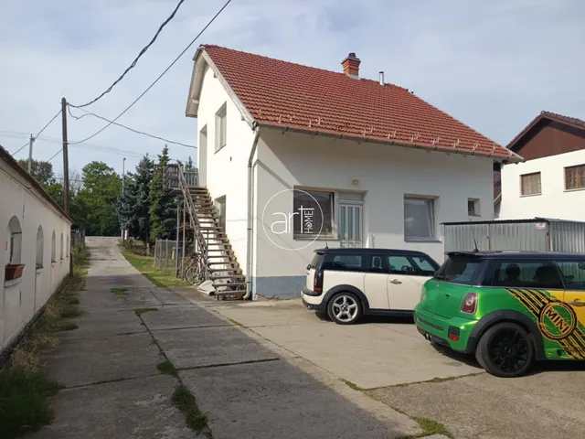 Eladó kereskedelmi és ipari ingatlan Szeged, Újszeged 300 nm