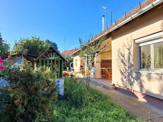 Eladó lakás Szeged, Bajai út 72 nm