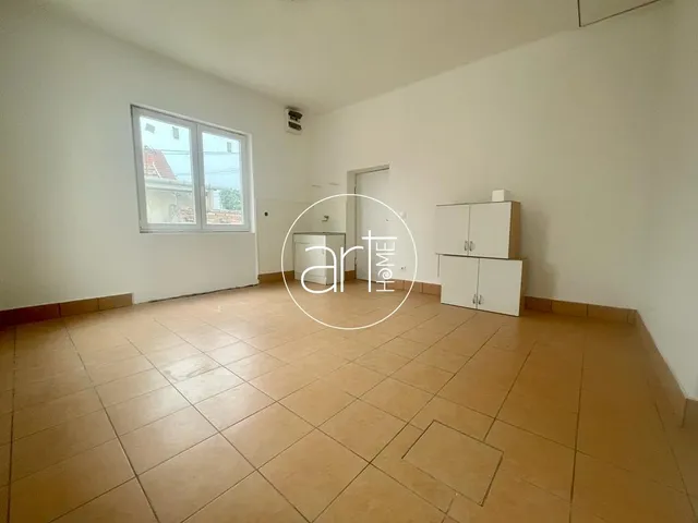 Kiadó kereskedelmi és ipari ingatlan Szeged, Baktó, Algyői út 100 nm