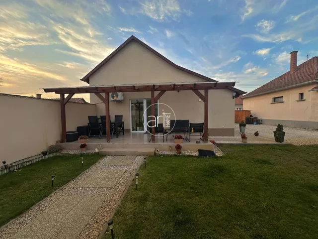 Eladó ház Sándorfalva 88 nm